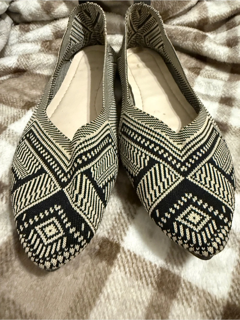 Source Unknown Black & Cream Geometric Woven Flats